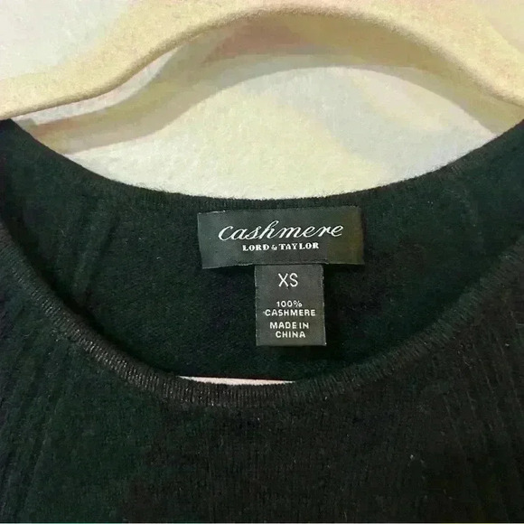 Lord & Taylor 100% Cashmere Black Form Fitting Knee Length Mini Dress Size XS - Picture 2 of 3